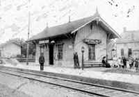 Station-Central-Islip-Agt-Frank-Kelly-c.1910.jpg (130536 bytes)