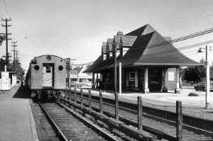 Station-Gibson-MU train-c. 1955.jpg (95954 bytes)