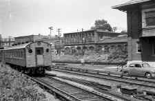 MU_Hempstead_Train-East-Hempstead_Br-Passing_PARK_Tower-Floral_Pk-1950_(Keller).jpg (138724 bytes)