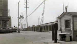 Station-Freeport-Crossing Shanty-Temp Tracks-Grade Elimination-View NW_1960.jpg (82096 bytes)