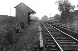 Station-Glendale-Shelter Shed-View E-c. 1941 (Keller).jpg (74082 bytes)
