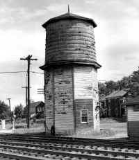 Greenport-water-tank_9-07-1952_Morrison.jpg (195016 bytes)