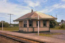Station-Holtsville - 1960 (2).jpg (85937 bytes)
