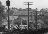 Islip-Station_business-shed_viewW_c.1944_Weber.jpg (86893 bytes)
