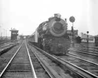 32-G5s-37-Train-E past JE Tower-Jamaica-1935.jpg (87751 bytes)