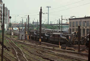 Yard-A-Hump_Amtrak_GG1_1971+.jpg (100225 bytes)
