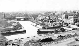 Newtown-Creek-Industrial-District_viewS-1921.jpg (82160 bytes)