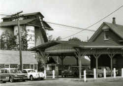 Glen-Head-Station_Patterson-Fuel-Oil-Co_viewNW-1961_cars.jpg (113139 bytes)