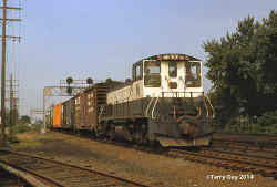lirr-156-freight_eastbound_Queens-Village_6-1979_TerryGuy.jpg (115545 bytes)