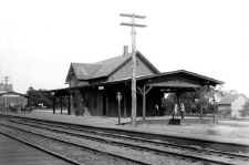 Station-Amityville-1898.jpg (48618 bytes)