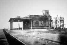Station-Garden City-CRRLI-c.1878-1.JPG (106631 bytes)