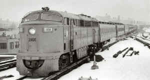 lirr2008_westbound-approaching-station-platform_Jamaica_c.1962_JohnKrause-GaryEverhart.jpg (83219 bytes)