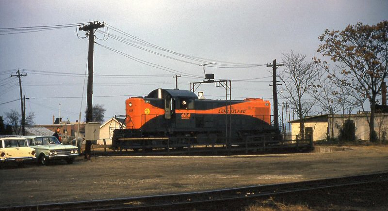 http://www.trainsarefun.com/lirr/lirrRS/lirr464_Oyster-Bay-turntable_c.Fall1964+.jpg