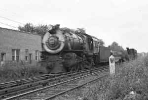 PRR-E6s-460-Wreck-Train-Old-Southern-Road-Laurelton-10-20-39.jpg (52972 bytes)