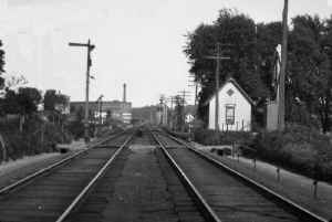 Station-Glendale-Tower 9 (GW)-View East-1906.jpg (90348 bytes)