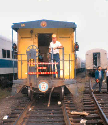 Kabin-Kar-Trek'89JamaicaStorageYardJJEarlwatchingattherear.jpg (63129 bytes)