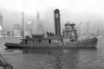 LIRR Tug Patchogue - LIC - 10-44.jpg (67769 bytes)