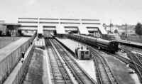 3.  MU Train at Station-NYWorld's Fair-1939 (Votava-Keller).jpg (70272 bytes)