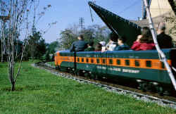 LIRR - World's Fair - LIRR Miniature Train Ride.2_6-24-64.jpg (108162 bytes)