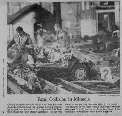 Mineola-accident_1-16-1990_Newsday_DaveMorrison.jpg (189342 bytes)