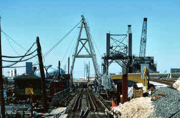 LEAD Tower and Swing Bridge Replacement - View S - 04-17-88 (Madden-Keller).JPG (117684 bytes)