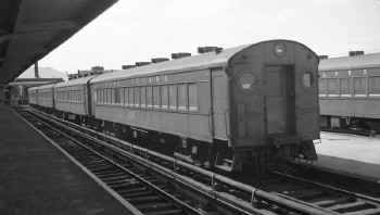 MU Train at Platform-Track 7-Long Beach-c. 1968 (Edwards-Keller).jpg (79524 bytes)