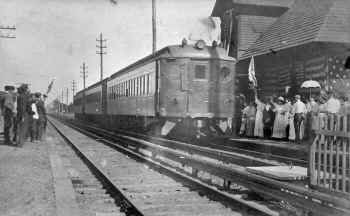 MU train-First from Penn Sta at East Rockaway - 09-08-10.jpg (75336 bytes)