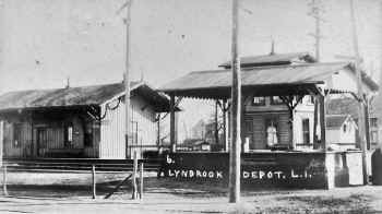 Station-Lynbrook-PT  Tower-Express Platform-View SE-c. 1907.JPG (85116 bytes)