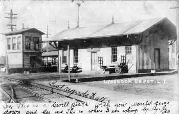 Station-Lynbrook-Tower 21-Long Bch Branch Side (View NW) - c. 1905 (eBay).jpg (101595 bytes)
