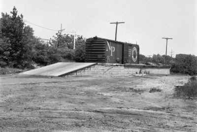 27-Station-Medford-NP-Boxcar-Team-Track-Loading-Dock-1969.jpg (116038 bytes)