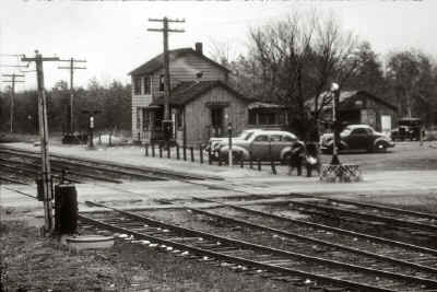 6A-Station-Medford-Rt112XingTeamTrack-1939close-up.jpg (87832 bytes)