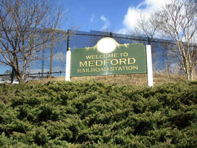 Medford-Station-sign_3-5-19_Morrison.jpg (211661 bytes)