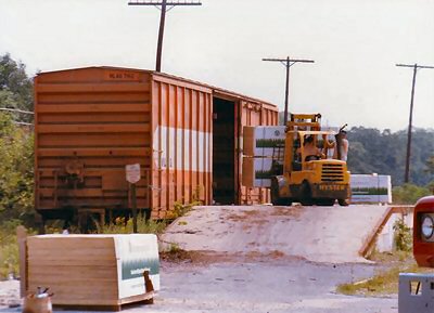 http://www.trainsarefun.com/lirr/medford/NLG%20Medford%20NY%20july%201985_JohnVolpi.jpg