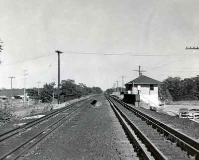 Station-Medford-East-6-1959 (Bob-Viken-photo).jpg (122361 bytes)