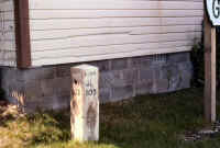 MP103-original-style-milepost_west-of-Amagansett_relocated-Sag-Harbor-display_5-1977_BillMadden-DaveKeller.jpg (76175 bytes)