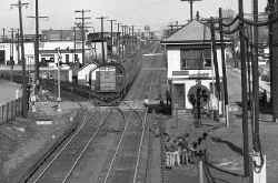 C420-211-Train WB past NASSAU tower-Mineola, NY (View E) - 04-20-69 (Smith-Keller) (Zoom).jpg (136681 bytes)