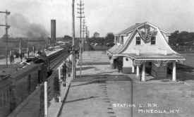 Mineola-Station-newly-constructed_ViewW_9-1923.jpg (67183 bytes)