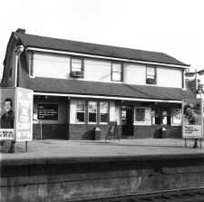 Station-Mineola-Front View- 1966 (Keller).jpg (129886 bytes)