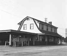 Station-Mineola-Rear View - 1966 (Keller).jpg (96867 bytes)
