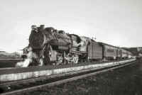 H10s-109-Psgr-Train-West-at-Montauk-c.1947.jpg (70602 bytes)