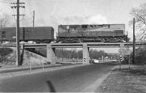 C420 206 train 204 east N Ocean Ave 1969.jpg (57995 bytes)