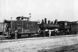 lirr13_Speonk-Frt-in-Patchogue-Team-Yard-1915.jpg (90989 bytes)