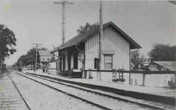 Peconic-station-valuation-photo_c.1922_viewSE_Huneke.jpg (35894 bytes)