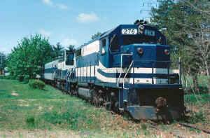 GP38-2-276_MP15ac -154_Train - Last Day Psgr Svc to Pilgrim State Hospital  - Pine Aire - 05-21-78 (Madden-Keller).jpg (138530 bytes)