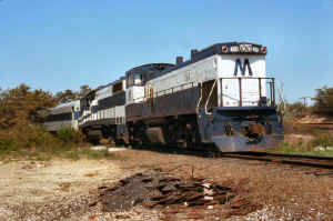 MP15ac-154-GP38-2-276-Train 4253-Last Westbound from Pilgrim State Hospital-on Spur-View SE-05-21-78 (Madden-Keller).jpg (140426 bytes)