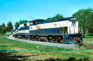 MP15ac -154_GP38-2-276_Train 4253 WB- Last Day Psgr Svc to Pilgrim State Hospital  - Pine Aire - 05-21-78 (Madden-Keller).jpg (136007 bytes)
