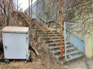 Republic_Station_stairway_Route110_12-09-17.jpg (110270 bytes)