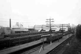 4.  MU Trains-DD1 Elecs-at Station-NYWorld's Fair-(10-06-40 (Keller).jpg (39683 bytes)