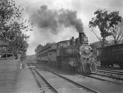 First-train_Port-Washington-branch_6-23-1898.jpg (98245 bytes)
