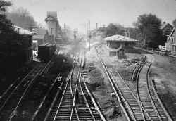 Freight House-Tracks-Temp Cabin B2-Bayside -View W - Fall, 1929 (Keller).jpg (126600 bytes)